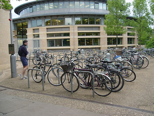 640px-Cambridge_CMS_Bicycle_Racks